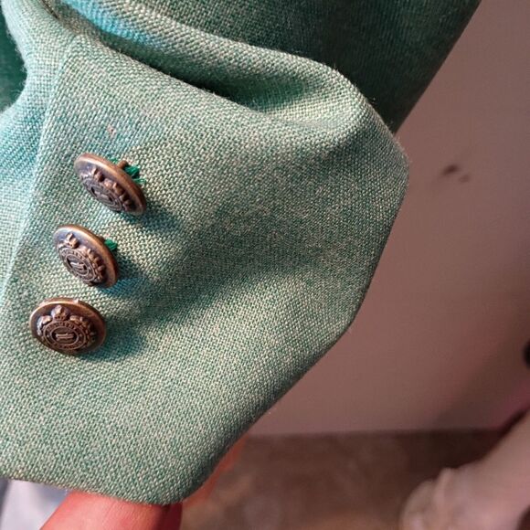 Green Sport Coat with Modern Cut and Notched Lapels - Picture 11 of 16